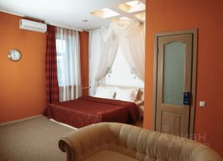 Сдам в аренду комнату, 40 м2, Барнаул, улица Профинтерна, 4