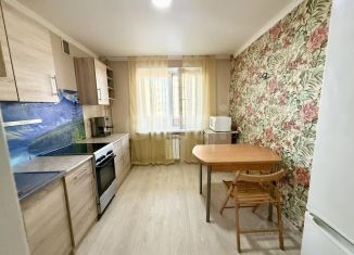 Продаю 2-комнатную квартиру, 64 м2, Белгород, улица Конева, 7