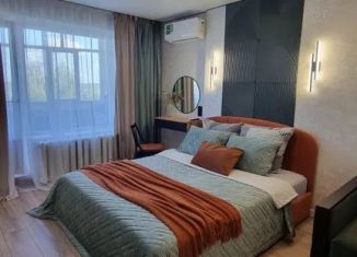 Сдается в аренду 2-комнатная квартира, 60 м2, Александров, улица Терешковой, 4/4