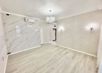 Продаю трехкомнатную квартиру, 68 м2, Барнаул, проспект Строителей, 18к1