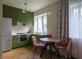 Сдам 1-ком. квартиру, 45 м2, Гатчина, улица Достоевского, 14