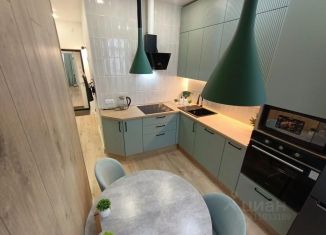 Сдам в аренду 1-ком. квартиру, 33 м2, Омск, улица А.Н. Кабанова, 2, Кировский округ