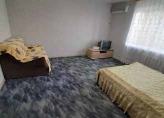 Сдаю в аренду 1-ком. квартиру, 33 м2, Волгоград, улица Быстрова, 64, Кировский район
