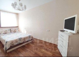 Сдаю в аренду 2-ком. квартиру, 10 м2, Омск, улица Петра Ильичёва, 4