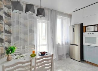 Сдается в аренду 2-комнатная квартира, 78 м2, Калининград, Советский проспект, 81к2, Центральный район