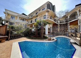 Сдам в аренду дом, 550 м2, Ялта, улица Тренёва, 3