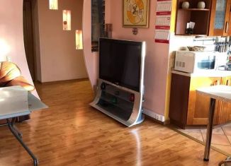 Сдам трехкомнатную квартиру, 80 м2, Мурманск, проспект Ленина, 62/11