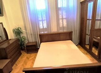Сдается в аренду 2-ком. квартира, 65 м2, Крым, улица Кирова, 14