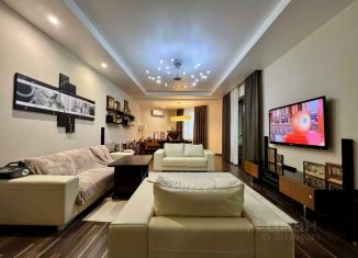 Трехкомнатная квартира на продажу, 128 м2, Евпатория, проспект Ленина, 49