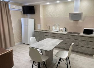 Сдаю 2-ком. квартиру, 45 м2, Евпатория, улица 9 Мая, 55Б