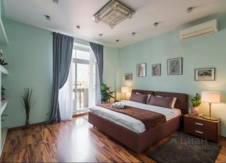 Сдам в аренду трехкомнатную квартиру, 70 м2, Москва, улица Арбат, 45/24, метро Арбатская