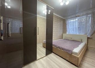 Сдается однокомнатная квартира, 50 м2, Таганрог, улица Маршала Жукова, 1Е