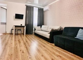 Сдам 1-комнатную квартиру, 35 м2, Ростовская область, улица Маяковского, 11к2