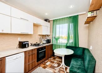 Продается трехкомнатная квартира, 61.3 м2, Курган, 3-й микрорайон, 13, жилой район Заозёрный