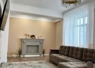 Сдается трехкомнатная квартира, 115 м2, Каспийск, проспект Акулиничева, 5