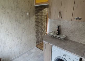 Продам 2-ком. квартиру, 33 м2, Курган, 1-й микрорайон, 6, жилой район Заозёрный