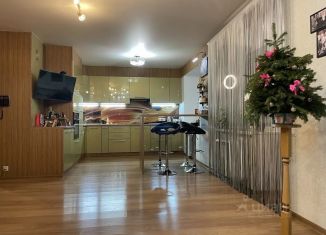 Продам 4-комнатную квартиру, 127 м2, Абакан, проспект Ленина, 70А