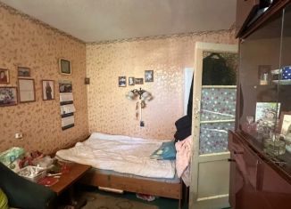 Продаю 2-ком. квартиру, 42.5 м2, Псковская область, улица Комдива Кирсанова, 7