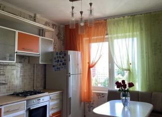 Сдаю в аренду трехкомнатную квартиру, 64 м2, Омская область, бульвар Архитекторов, 3/8