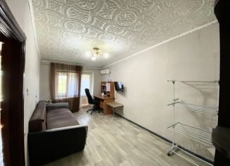 Продам 1-ком. квартиру, 32 м2, Астраханская область, проспект Бумажников, 1