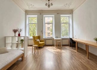 Продаю комнату, 220 м2, Санкт-Петербург, улица Маяковского, 36-38