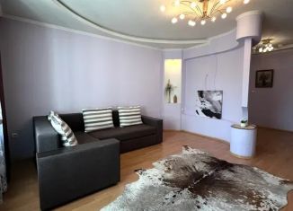 Сдается в аренду трехкомнатная квартира, 93 м2, Курган, улица Куйбышева, 5