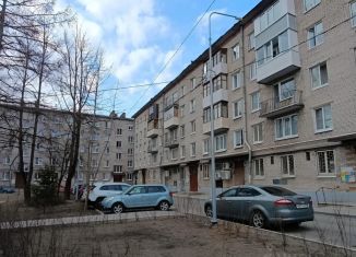 Продаю трехкомнатную квартиру, 56.6 м2, Ленинградская область, Рощинская улица, 20