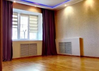 Продаю 2-комнатную квартиру, 55 м2, Астрахань, улица Безжонова, 82