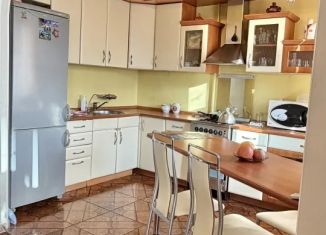 Продается 3-комнатная квартира, 69.5 м2, Астрахань, улица Полякова, 8